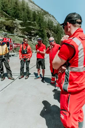 air zermatt, gerold biner, crew briefing