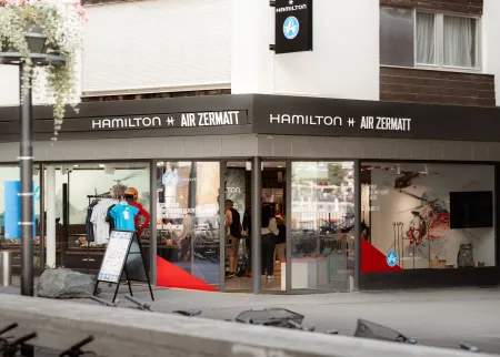 Hamilton x Air Zermatt Shop Dorf - Fan-Artikel der Air Zermatt